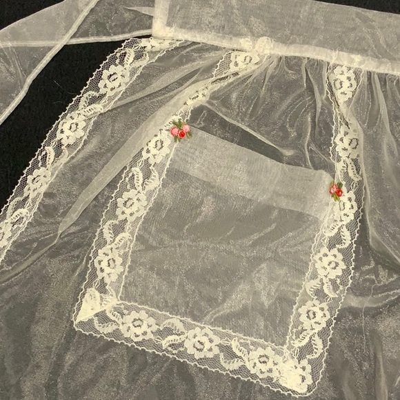 Vintage sheer half apron - Picture 2 of 3